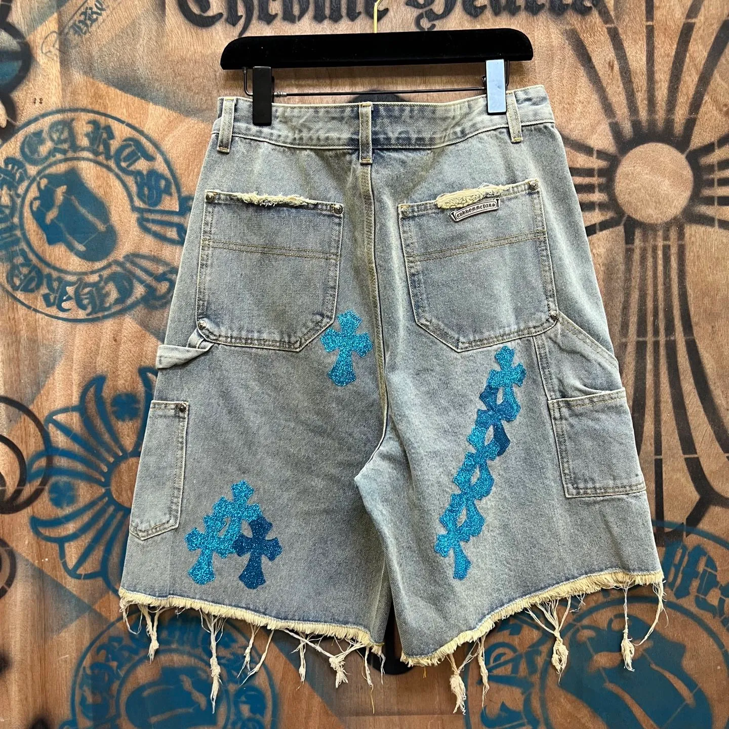 P520 chrome hearts limited series new city limited jeans Chrome Hearts city limited denim shorts vintage levis American made 501 505 517 base version remake Levis American made 501 base version imported sheepskin 925 silver remake Customers provide waist and pants length or height and weight. The studio will select the most suitable base version for you to remake. There are many people doing remakes in the market. Don’t belittle or comment. The difference is visible to the naked eye. See and compare for yourself #CHROME HEARTS Unisex style